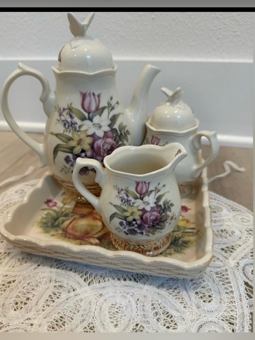Vintage Cracker Barrel teapot set.
"Easter treasures"
cottagecore farmhouse